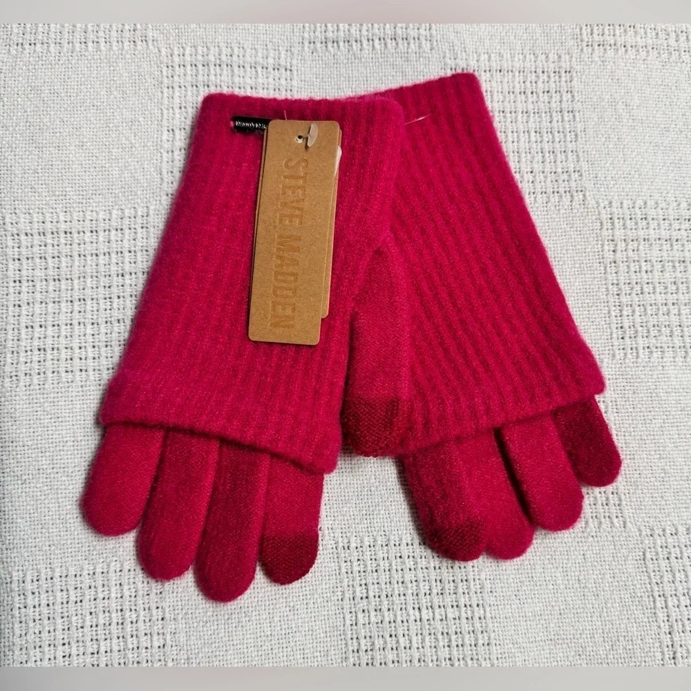 Steve Madden Fuchsia Knit Gloves